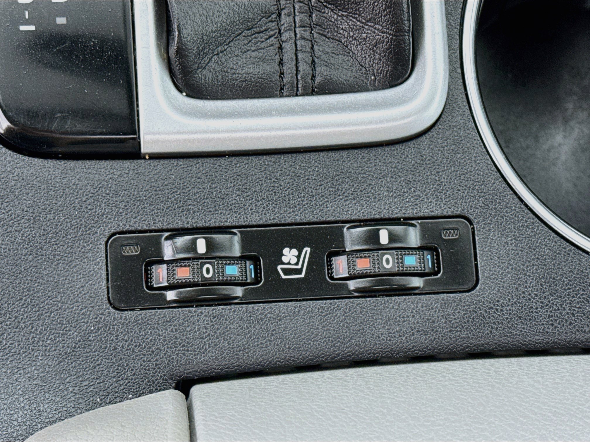 Used 2014 Toyota Highlander Limited AWD/4WD image 22