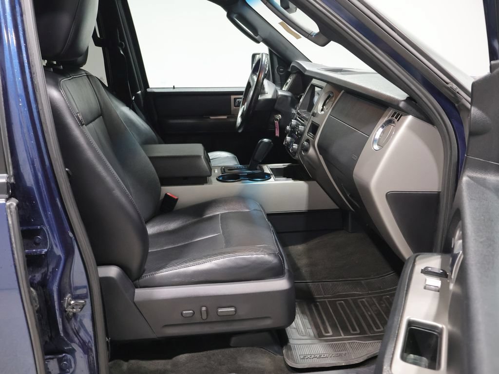 Used 2017 Ford Expedition XLT w/ Equipment Group 202A AWD/4WD image 23
