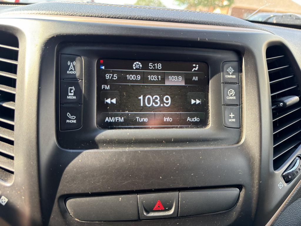 Used 2015 Jeep Cherokee Latitude FWD image 24
