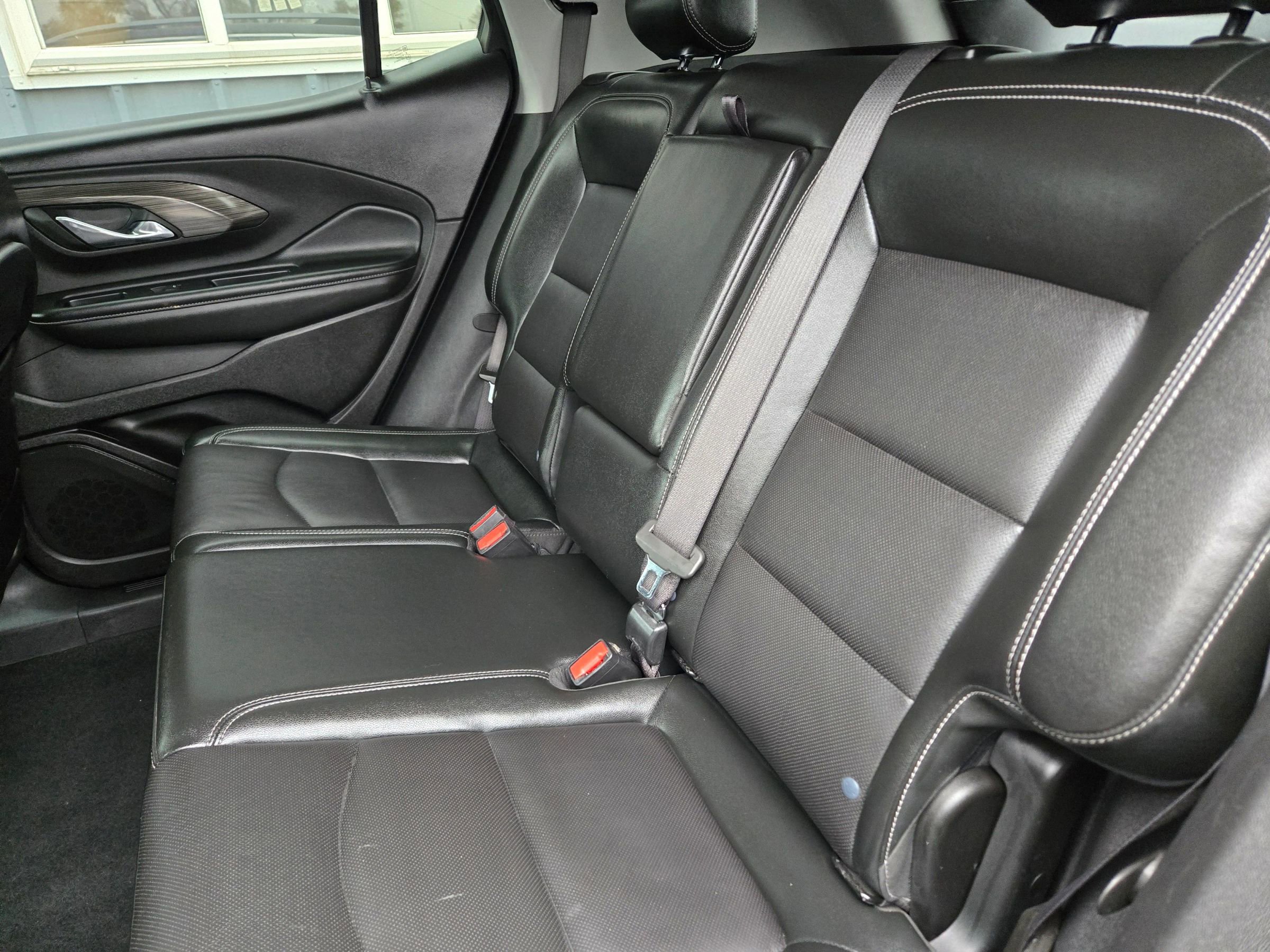 Used 2024 GMC Terrain SLT image 54