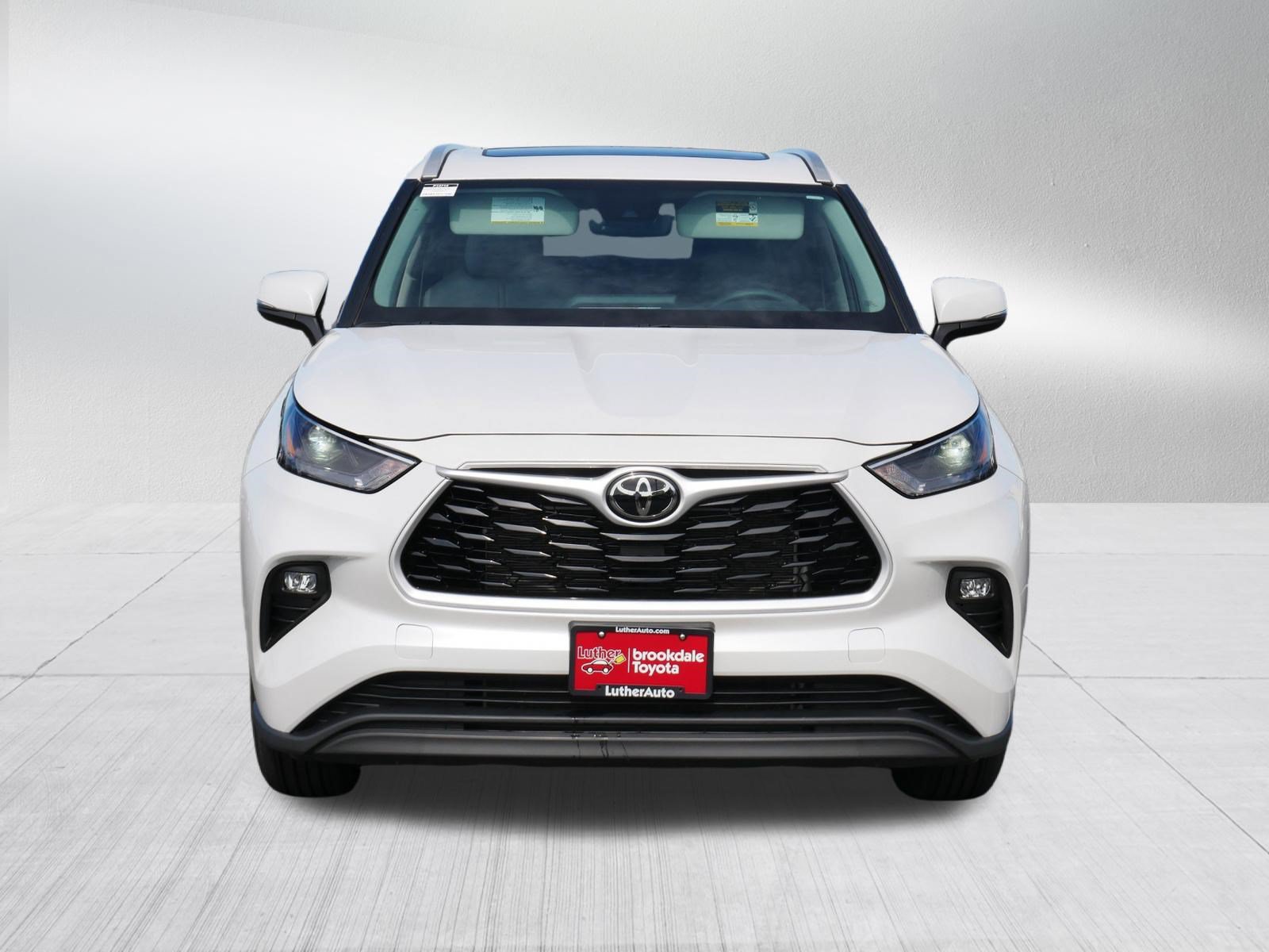 Certified 2026 Toyota Highlander XLE AWD/4WD image 2