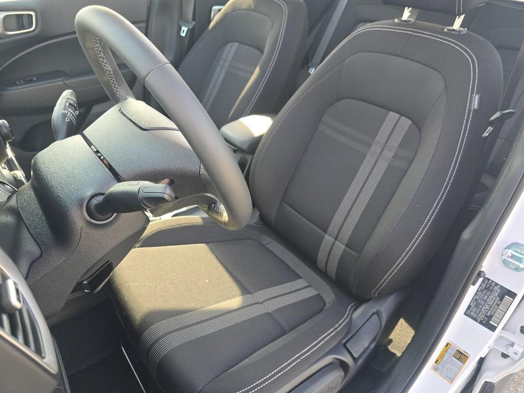 Used 2025 Hyundai Venue SEL FWD image 22