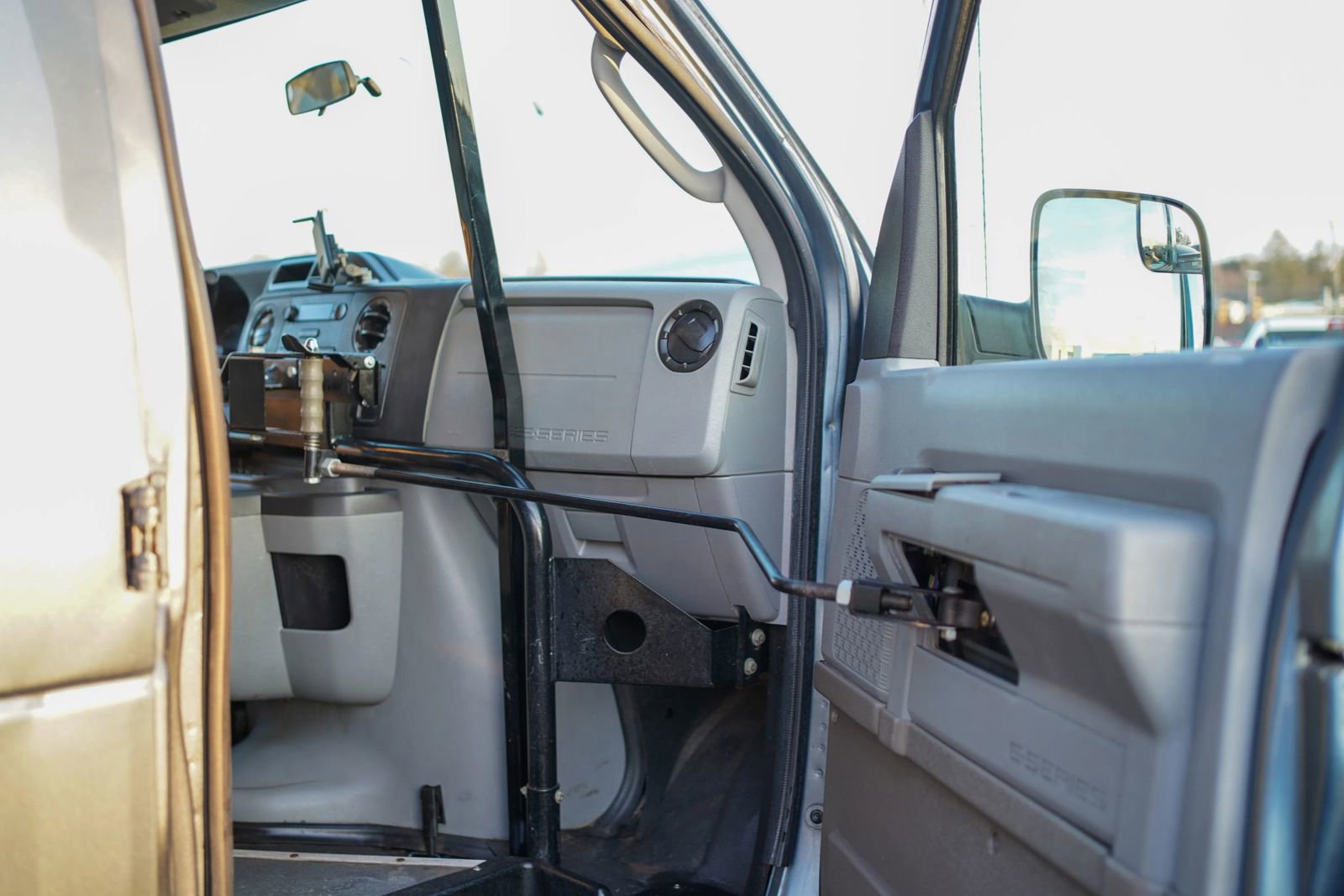 Used 2014 Ford E-350 and Econoline 350 Extended Super Duty w/ Power Group RWD image 30