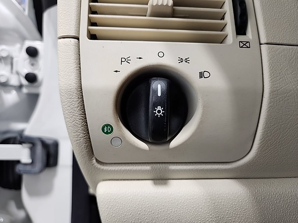 Used 2005 Chrysler Crossfire Limited RWD image 18