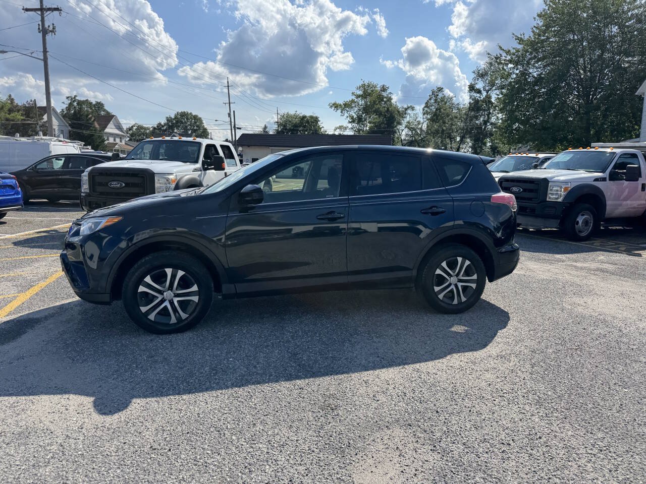 Used 2018 Toyota RAV4 LE w/ All Weather Liner Package AWD/4WD image 17