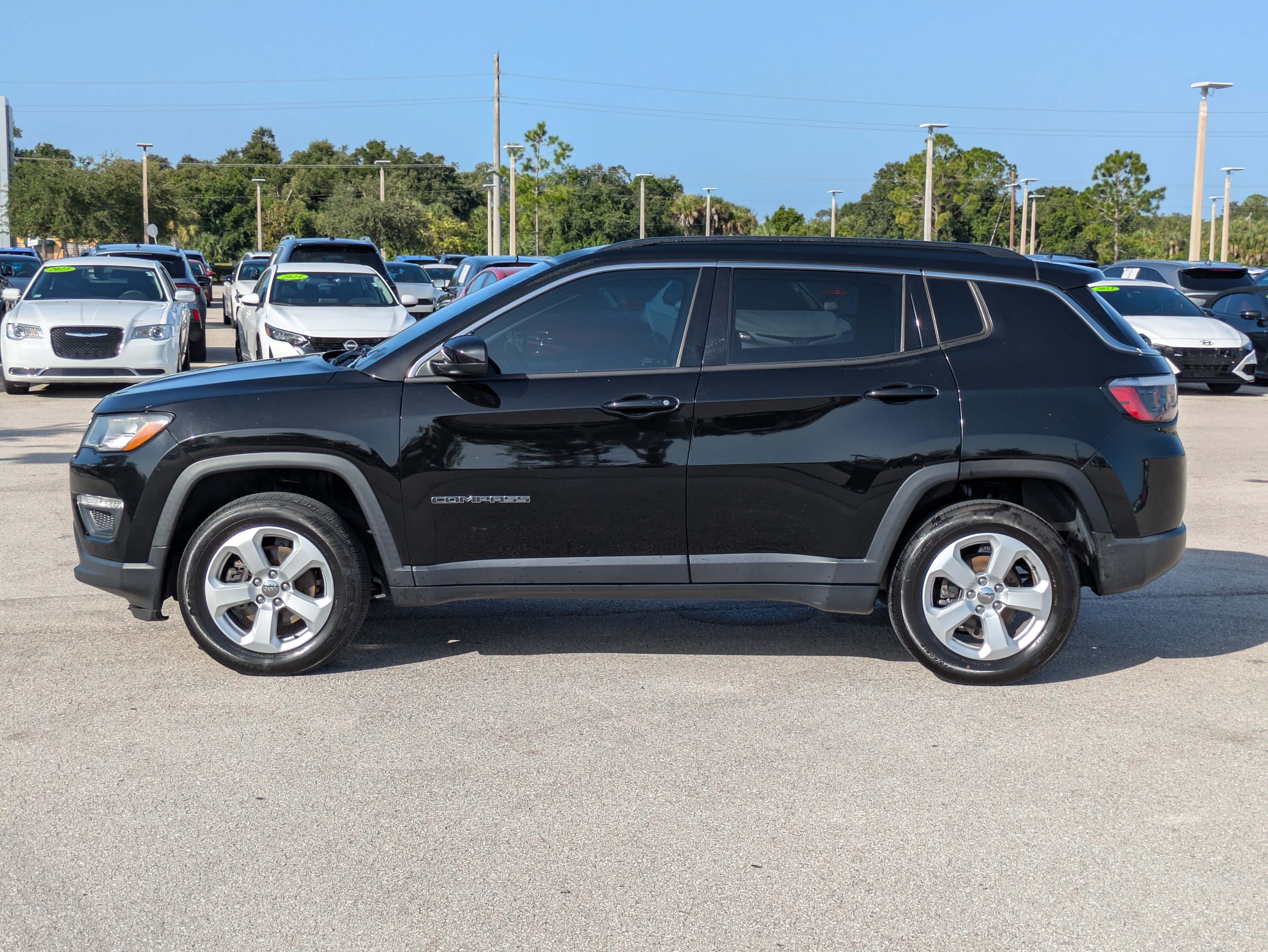 Used 2021 Jeep Compass Latitude w/ Convenience Group AWD/4WD image 7