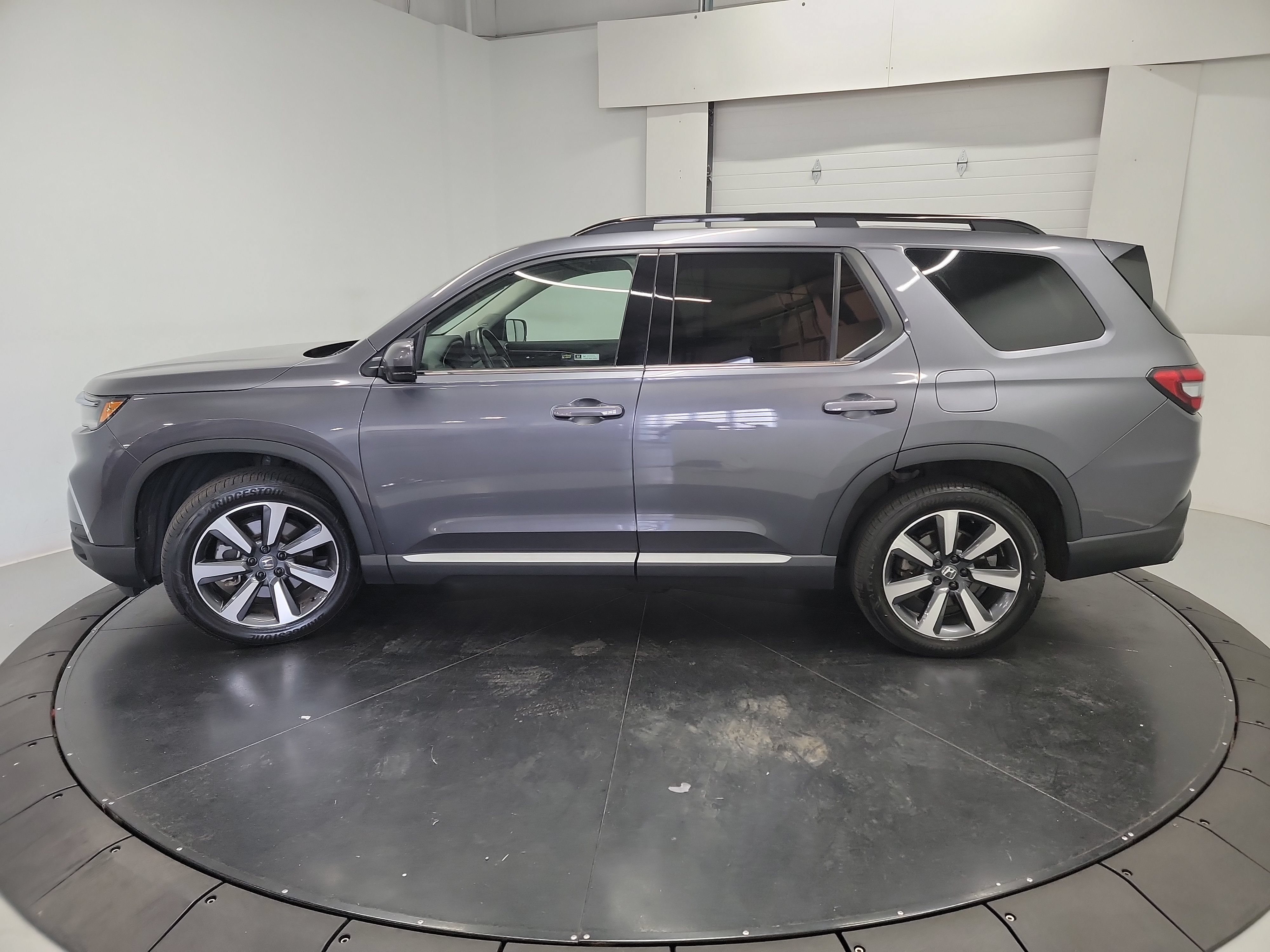 Used 2025 Honda Pilot Touring image 5