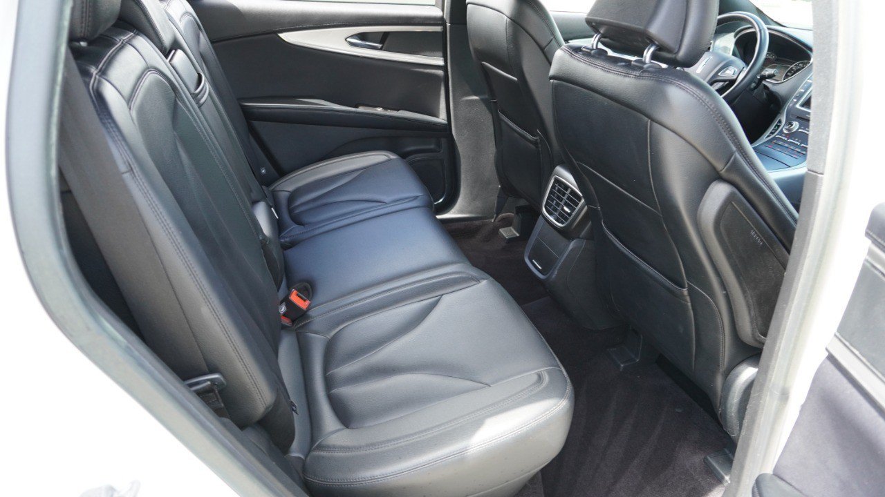Used 2016 Lincoln MKX Premiere w/ Cargo Accessories Package FWD image 31
