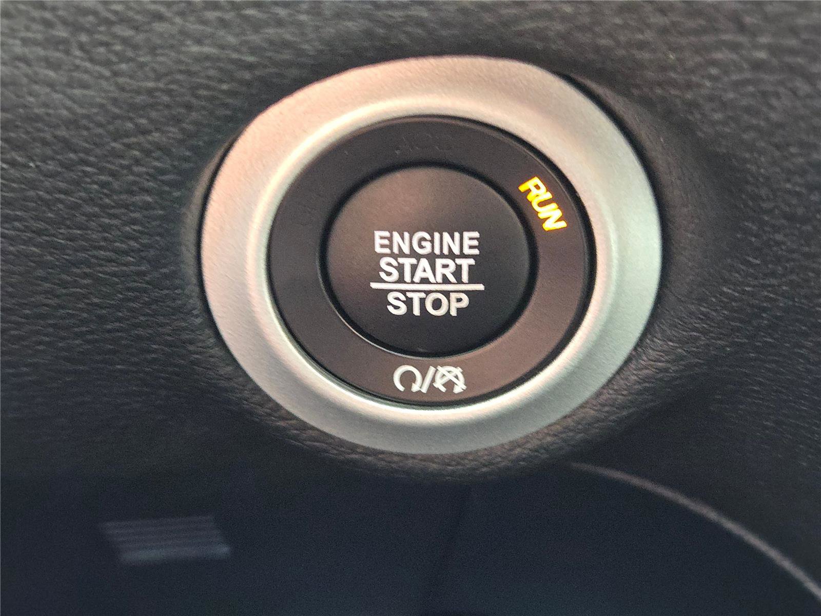 Certified 2025 Chrysler Pacifica Premium image 35