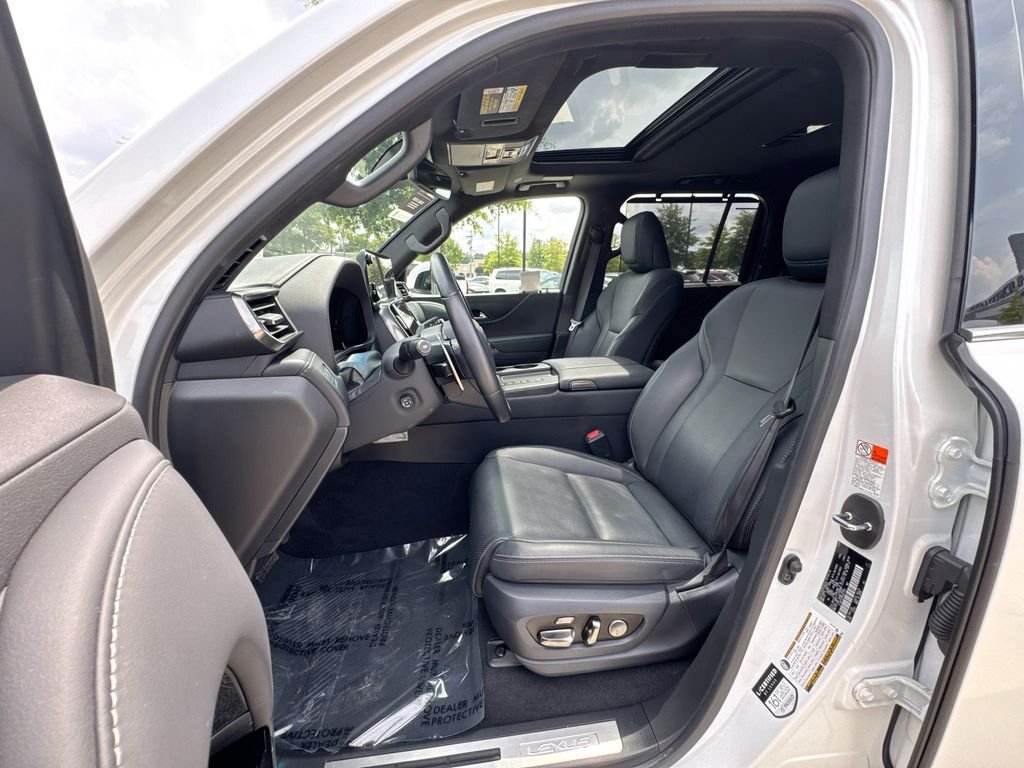 Used 2024 Lexus LX 600 4WD w/ Luxury Package image 20