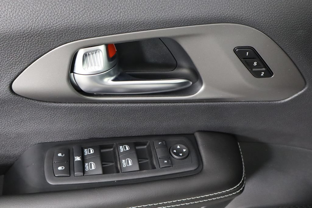 New 2027 Chrysler Pacifica Select FWD image 22