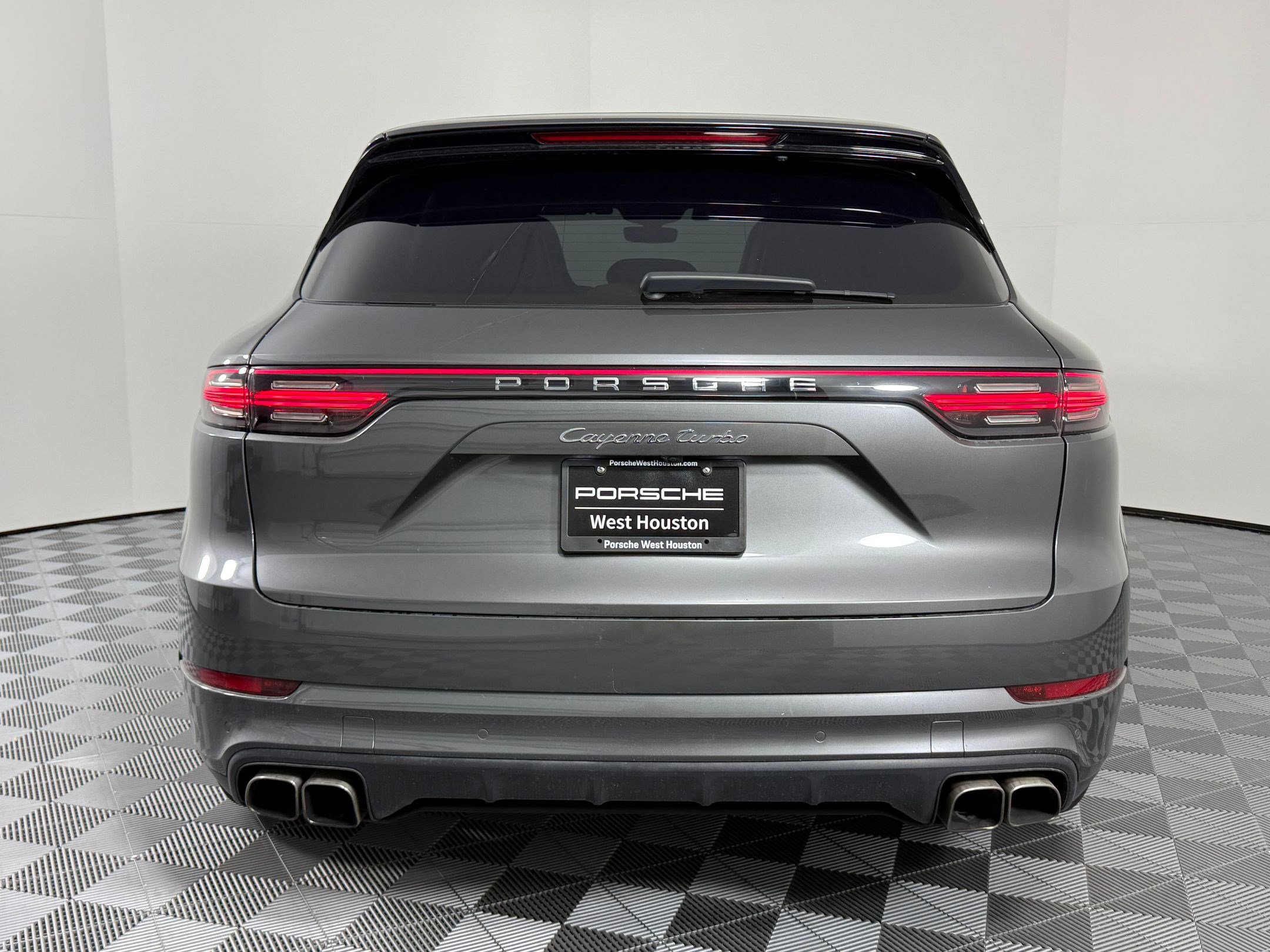 Used 2020 Porsche Cayenne Turbo image 10