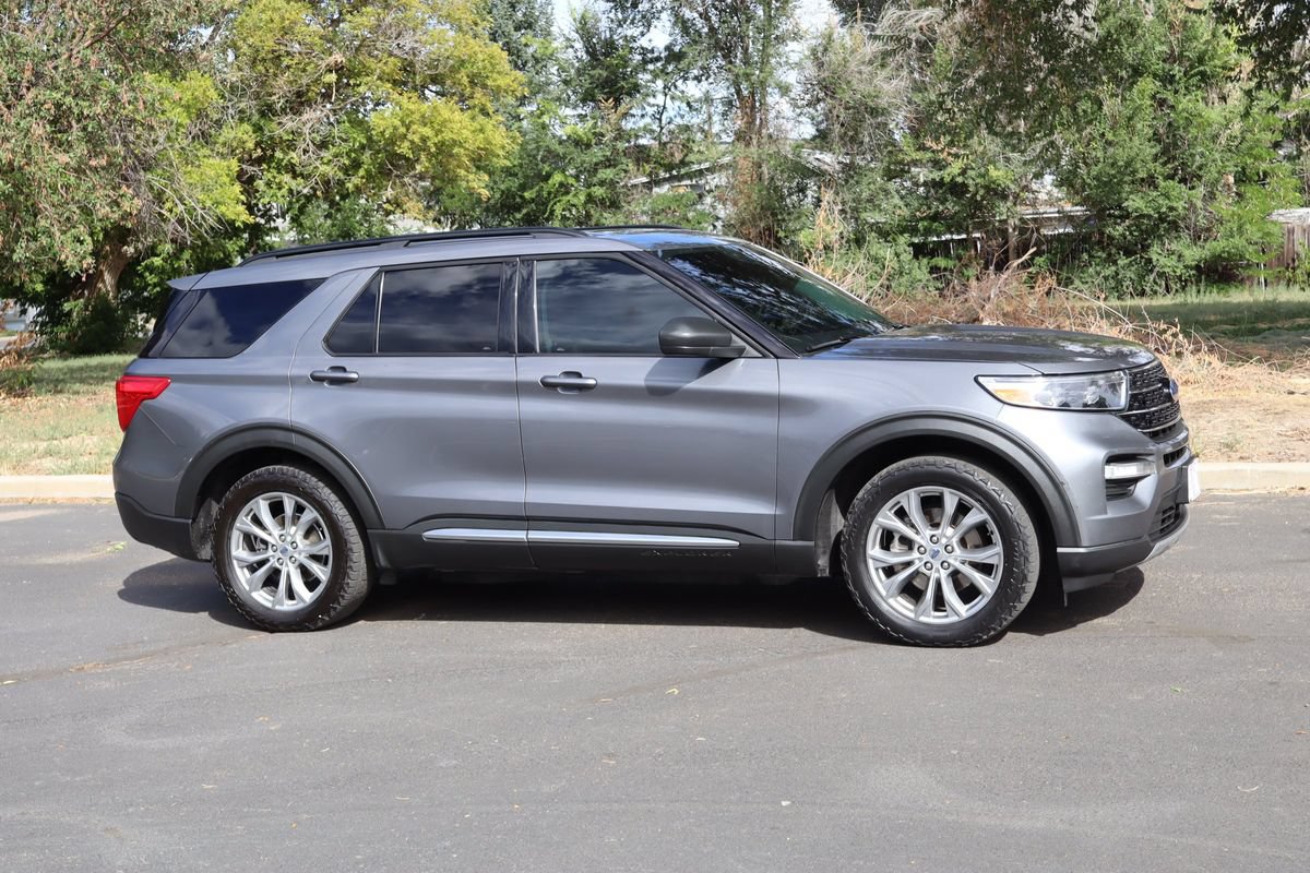Used 2021 Ford Explorer XLT w/ Equipment Group 202A AWD/4WD image 2
