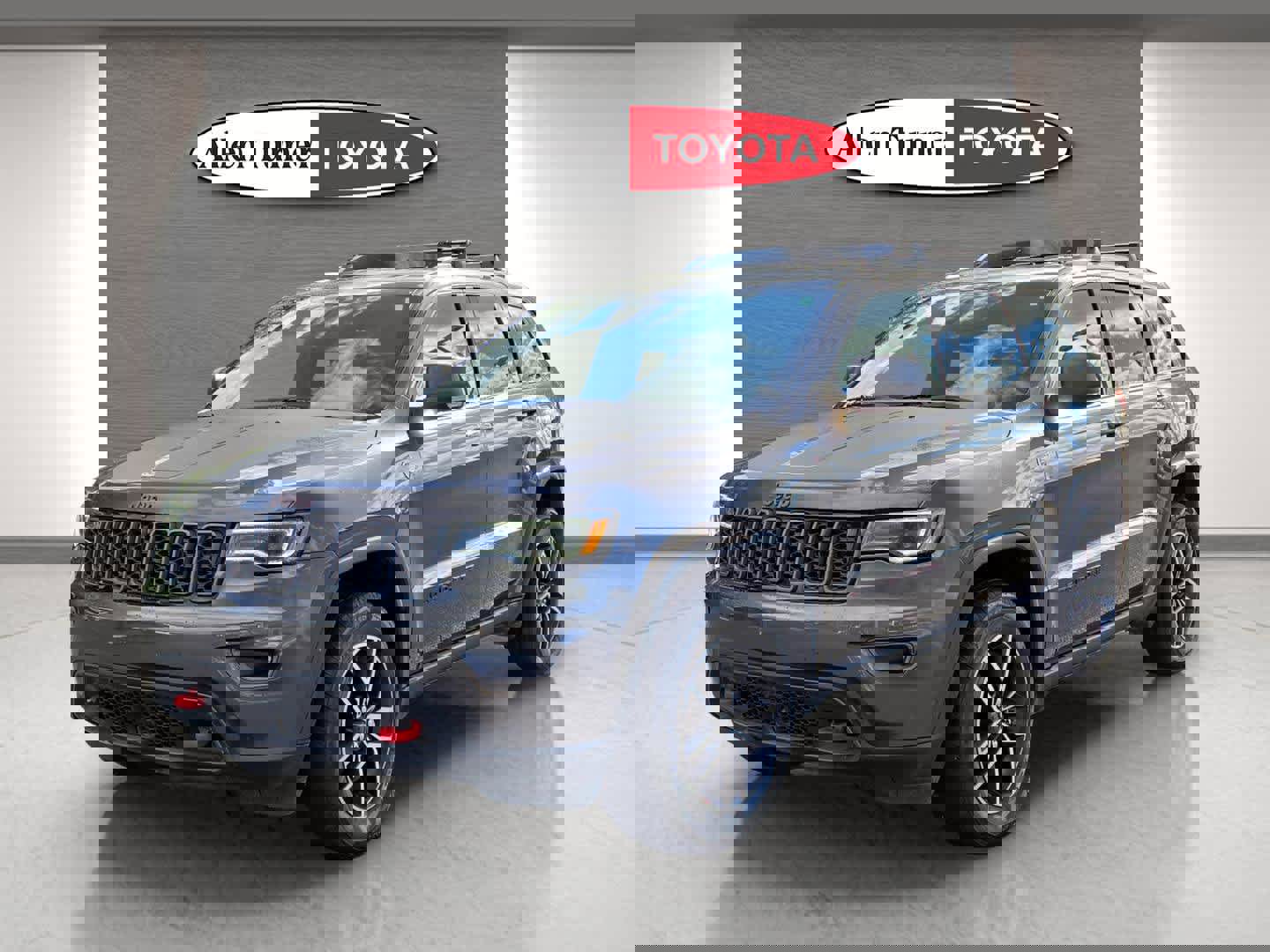Used 2021 Jeep Grand Cherokee Trailhawk w/ Premium Lighting Group image 3
