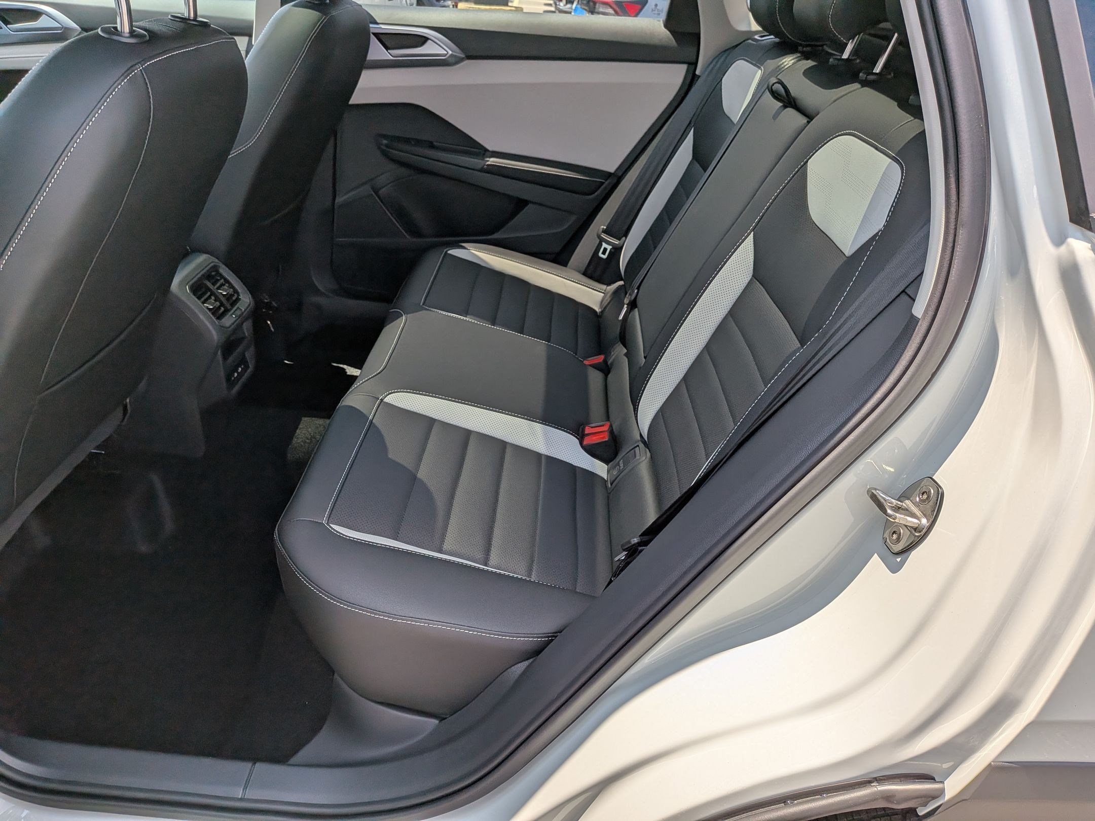 New 2026 Volkswagen Taos SEL AWD/4WD image 29