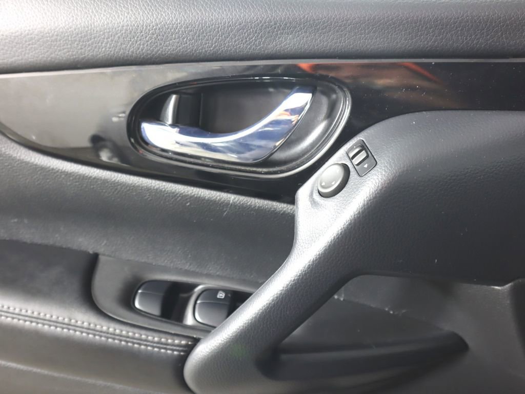 Used 2021 Nissan Rogue Sport SV AWD/4WD image 21