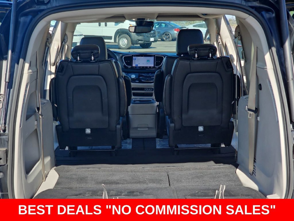 Used 2024 Chrysler Pacifica Touring-L FWD image 13