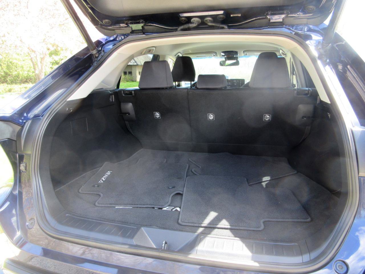 Used 2021 Toyota Venza LE w/ Carpet Mat Package (TMS) AWD/4WD image 13