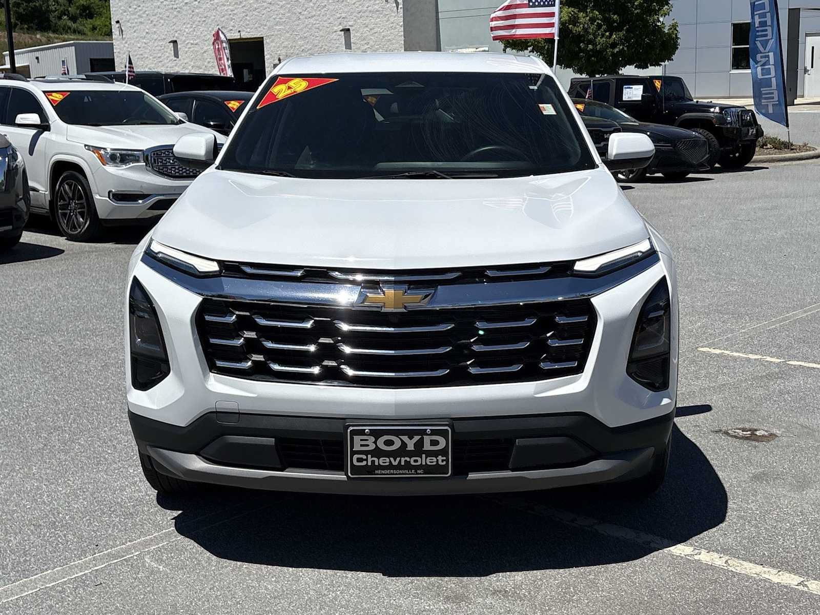 Used 2025 Chevrolet Equinox LT AWD/4WD image 3