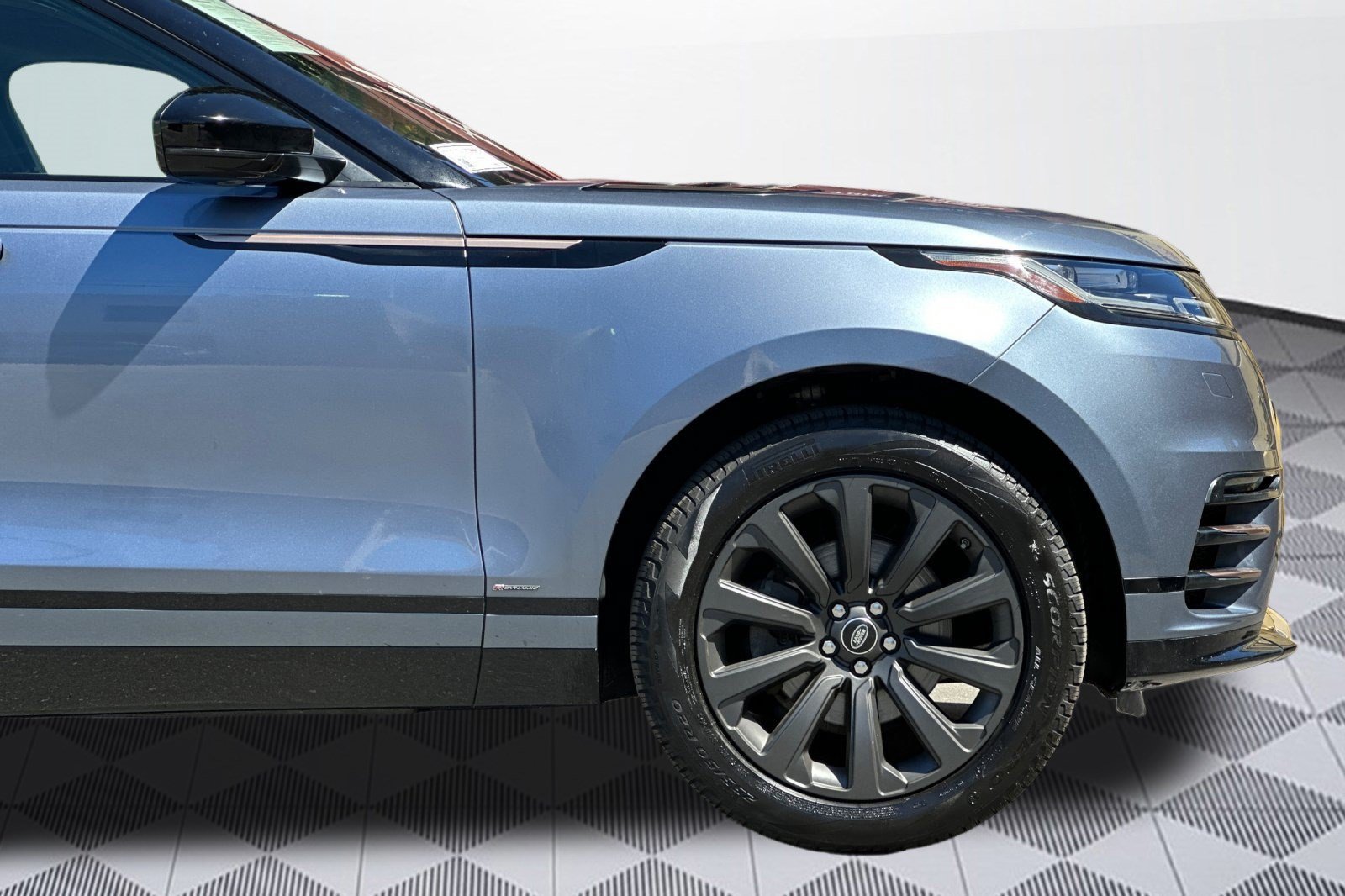 Used 2020 Land Rover Range Rover Velar R-Dynamic S AWD/4WD image 36