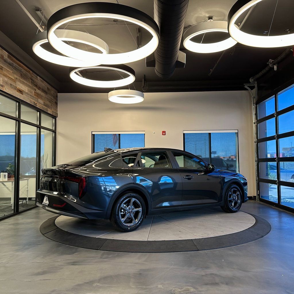 Used 2025 Kia K4 LXS image 3