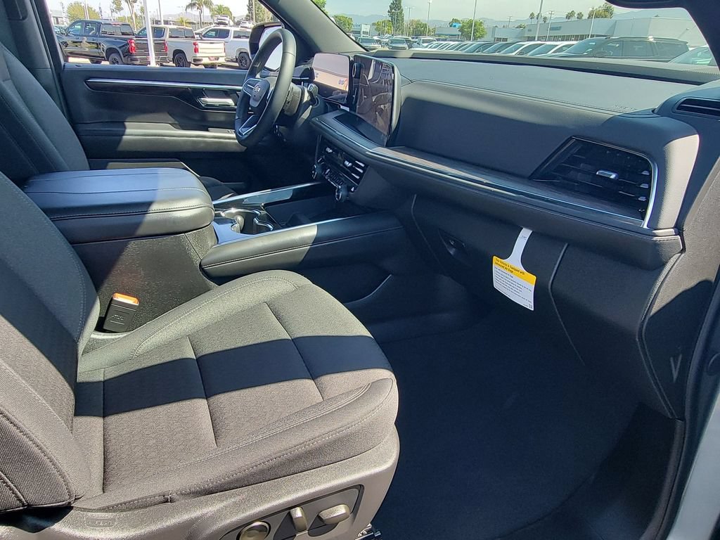 Used 2026 Chevrolet Suburban LS RWD image 28