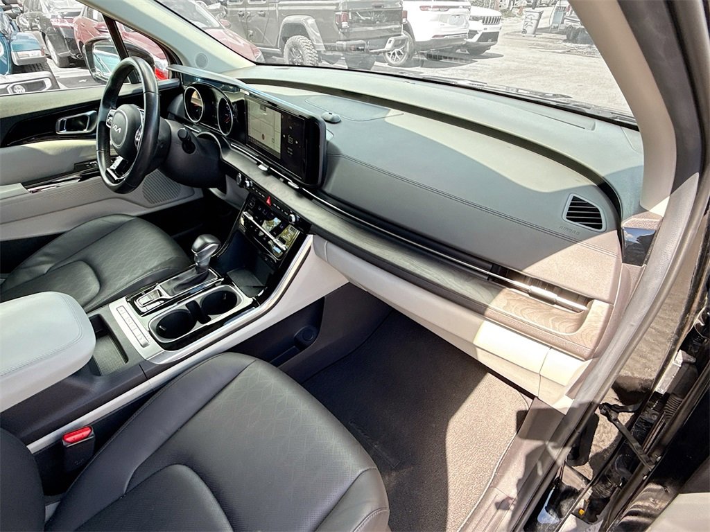 Used 2024 Kia Carnival EX image 37