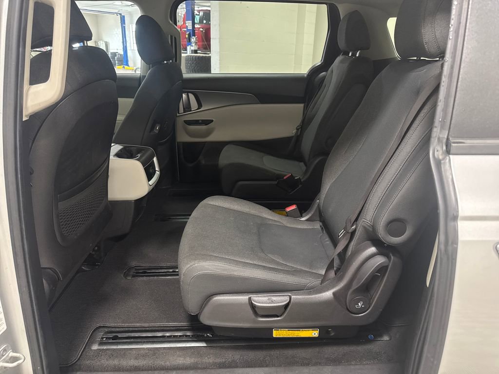 Used 2022 Kia Carnival LX FWD image 22