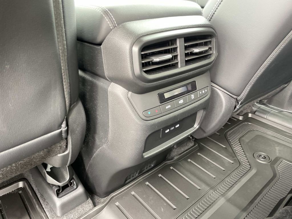 Used 2025 Honda Pilot EX-L image 13