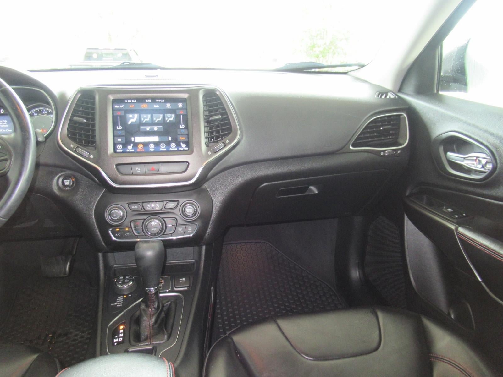 Used 2019 Jeep Cherokee Trailhawk w/ Comfort/Convenience Group AWD/4WD image 15