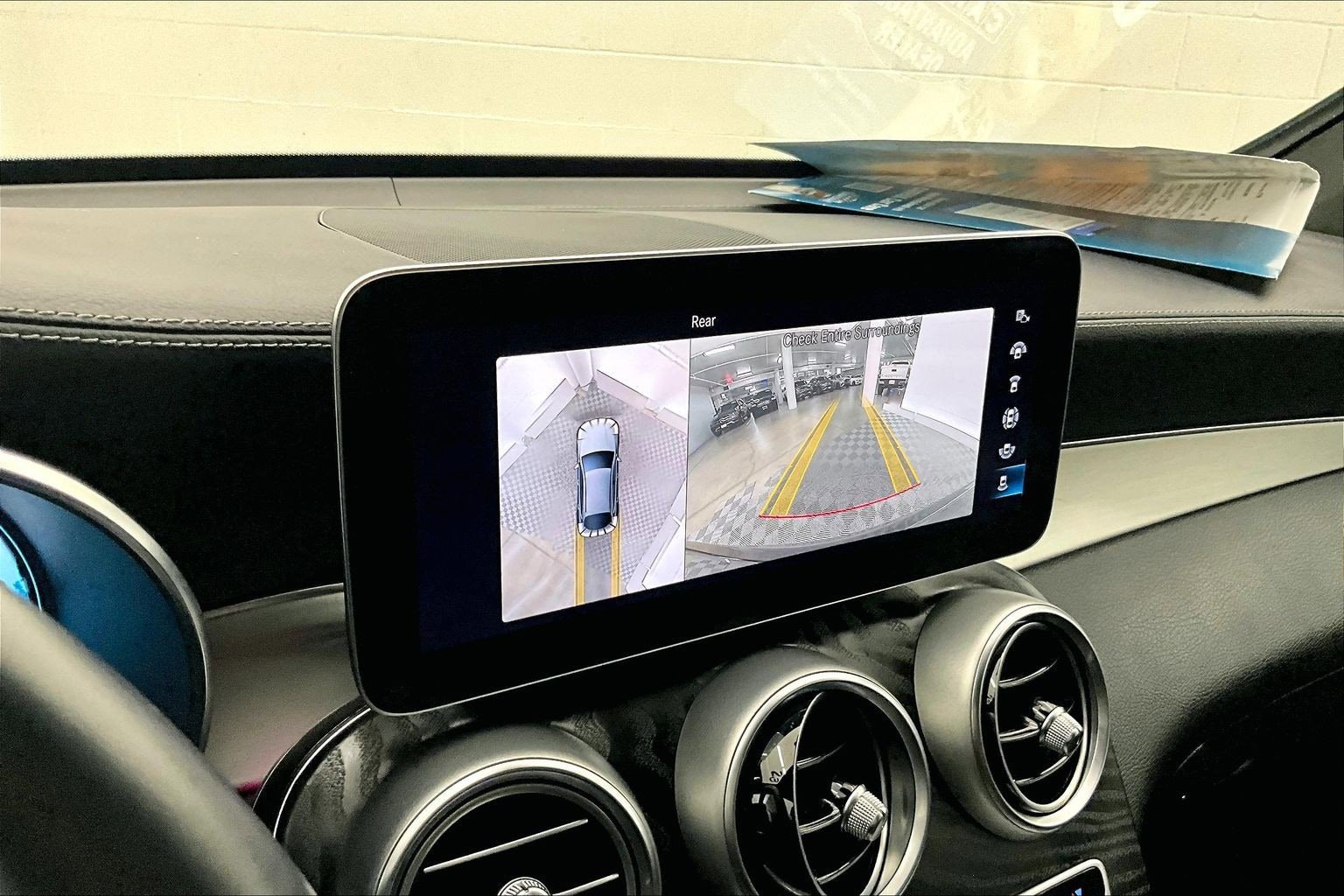 Used 2023 Mercedes-Benz GLC 300 4MATIC image 29