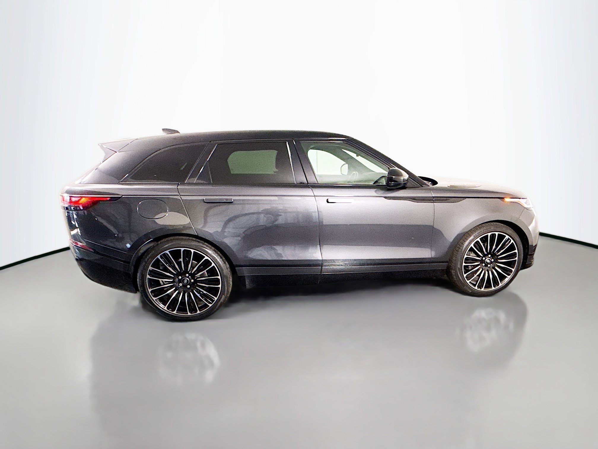 Used 2022 Land Rover Range Rover Velar R-Dynamic S image 11