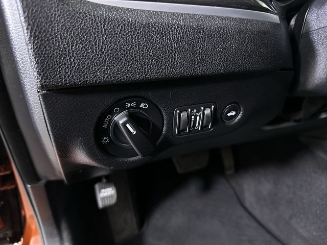 Used 2021 Chrysler 300 Touring RWD image 18