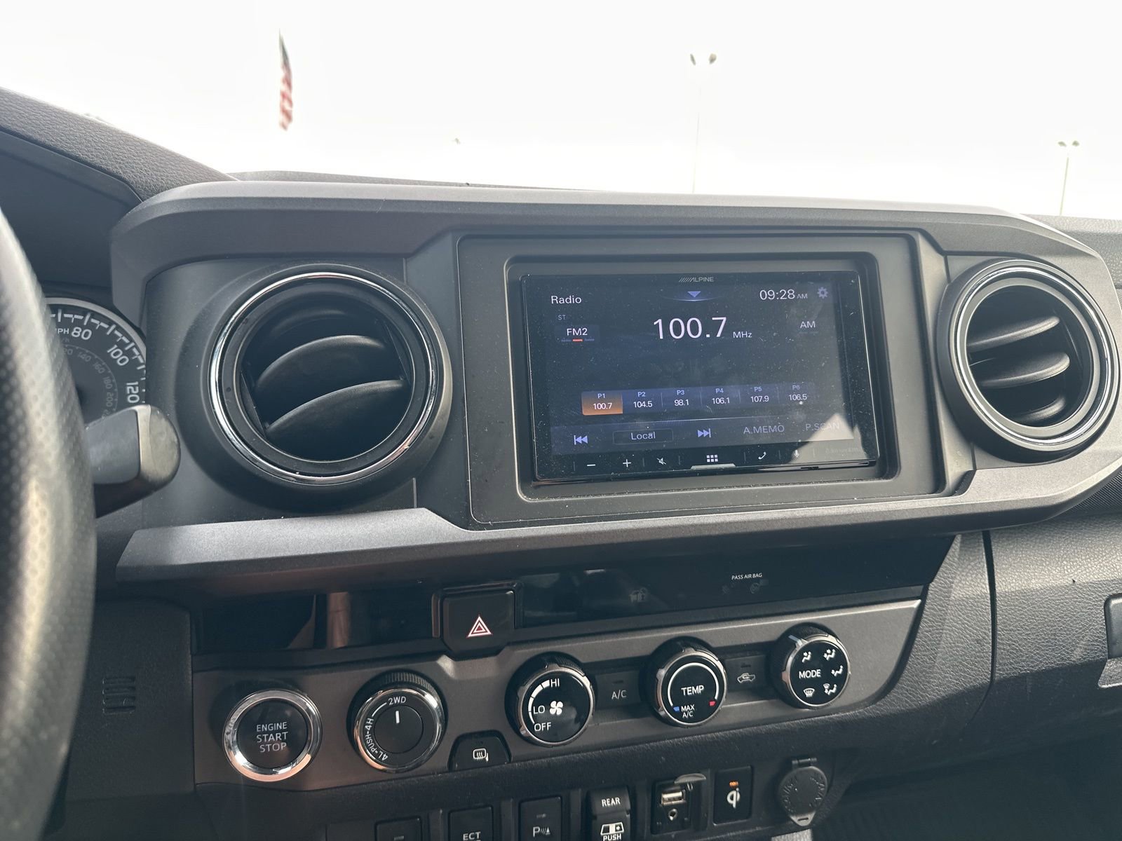 Used 2018 Toyota Tacoma TRD Sport w/ Technology Package image 9