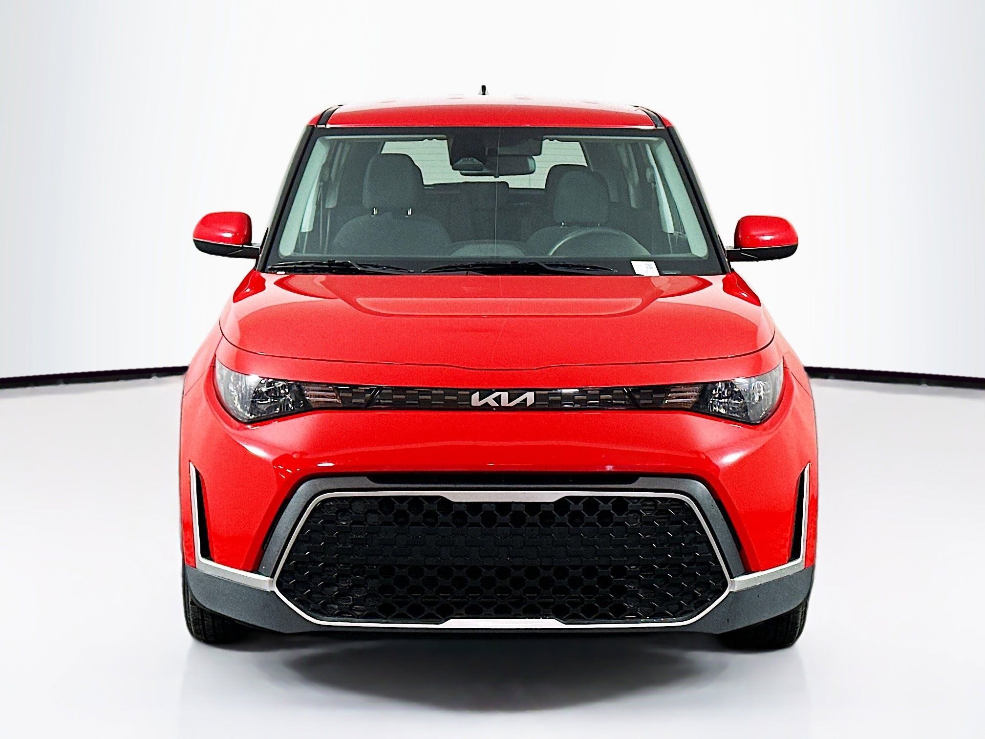 Used 2025 Kia Soul LX w/ LX Technology Package image 2