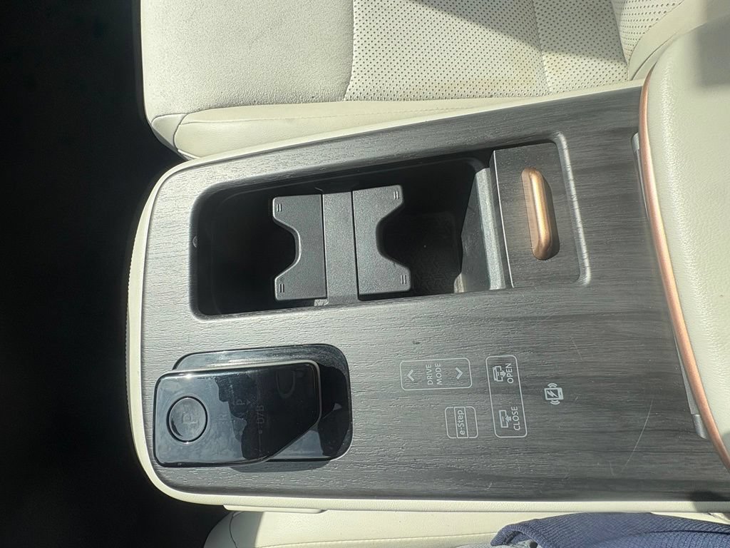 Used 2024 Nissan Ariya FWD image 25