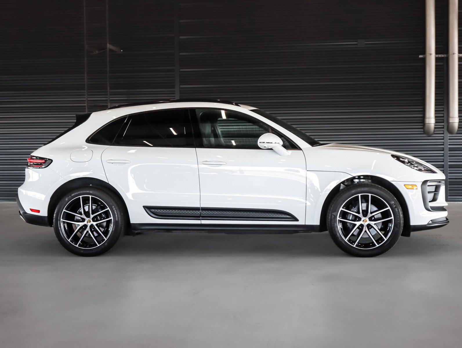 Certified 2024 Porsche Macan image 11