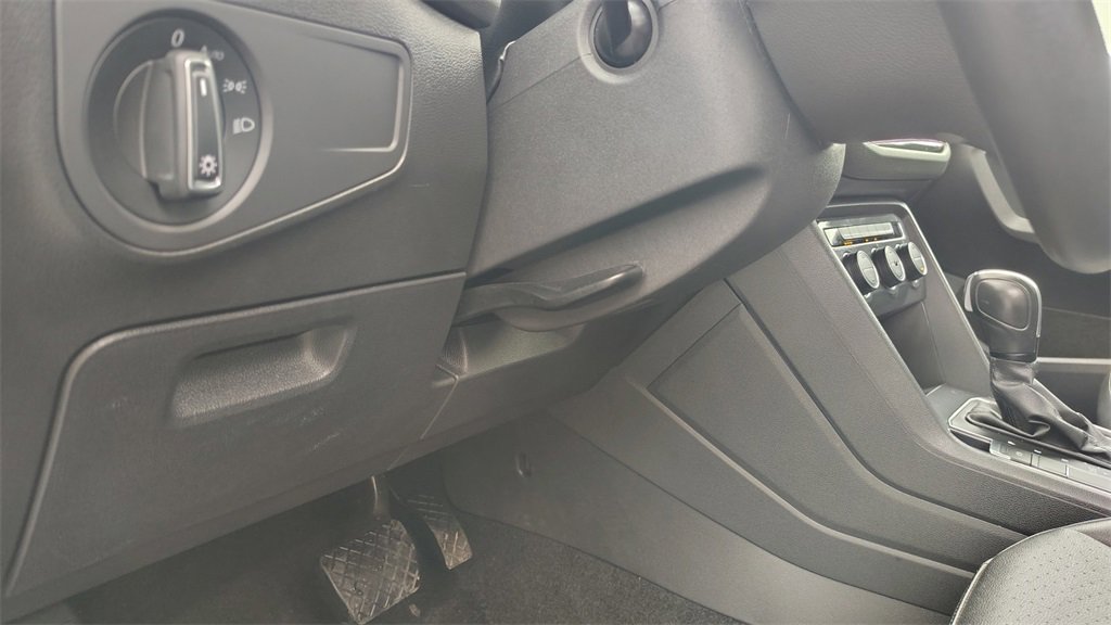 Used 2020 Volkswagen Tiguan SE image 10