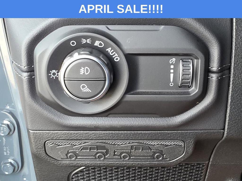 Used 2025 Jeep Gladiator Mojave w/ Convenience Group image 28