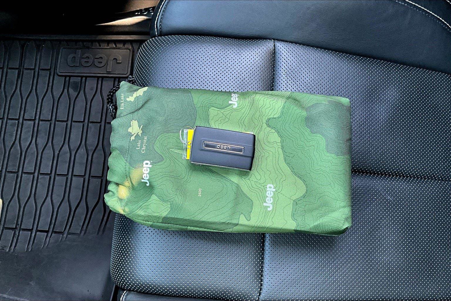 Used 2024 Jeep Grand Cherokee Overland w/ Luxury Tech Group IV image 12