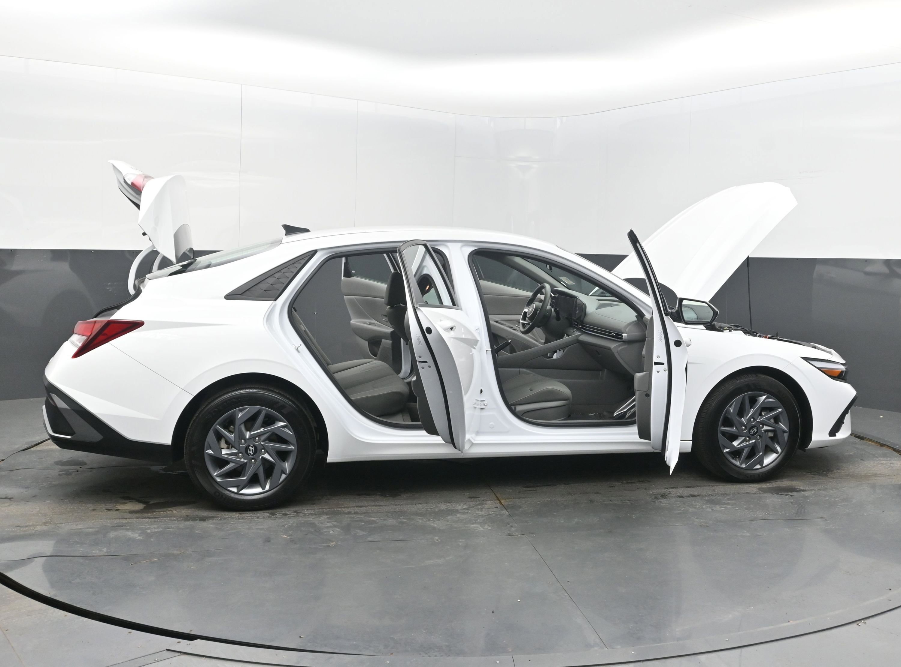 Used 2024 Hyundai Elantra SEL image 58