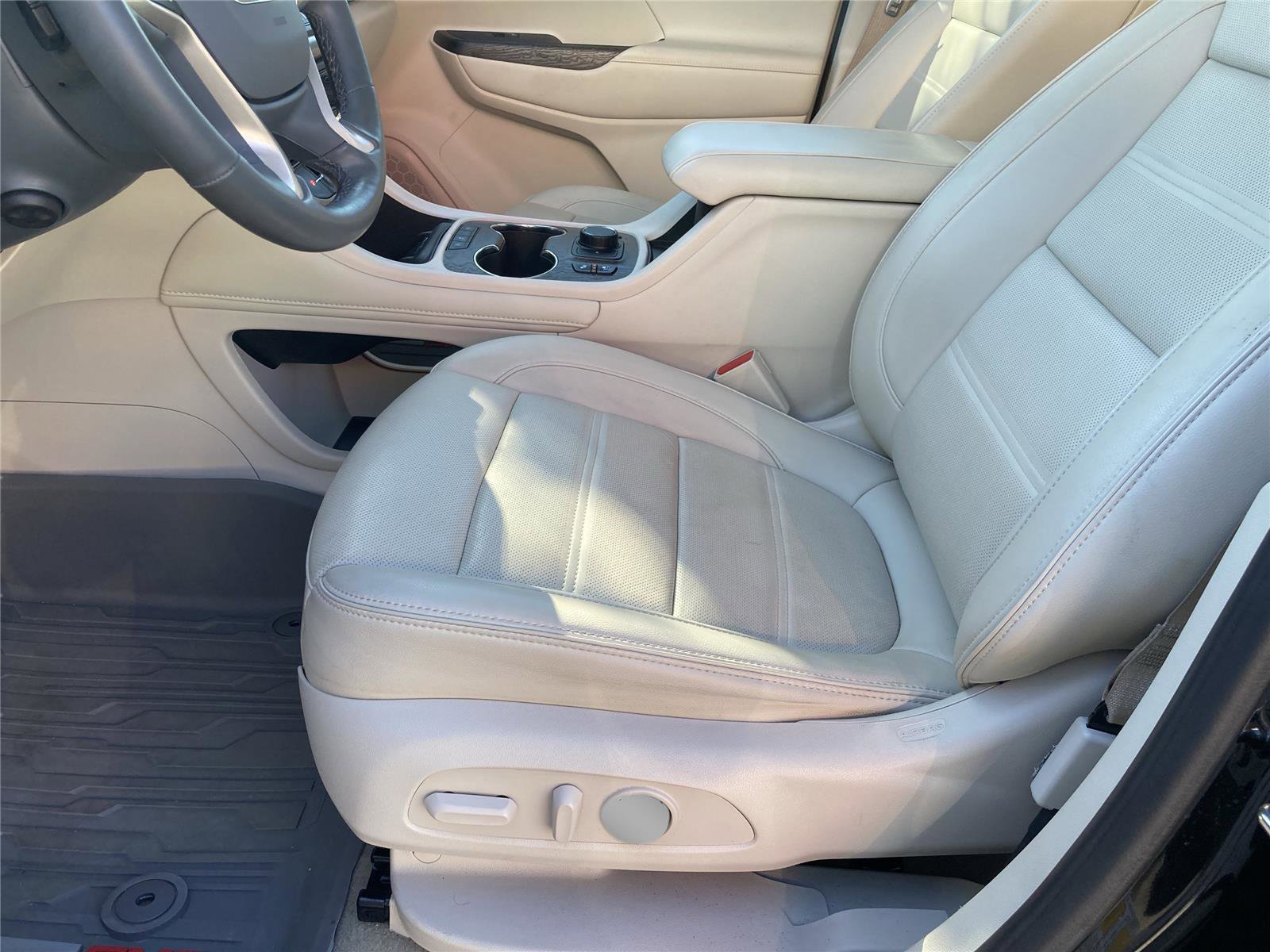 Used 2023 GMC Acadia Denali w/ Denali Ultimate Package image 26