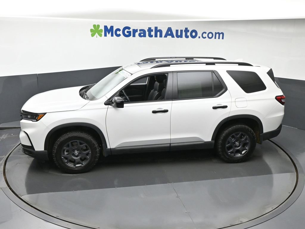 Used 2025 Honda Pilot TrailSport image 26