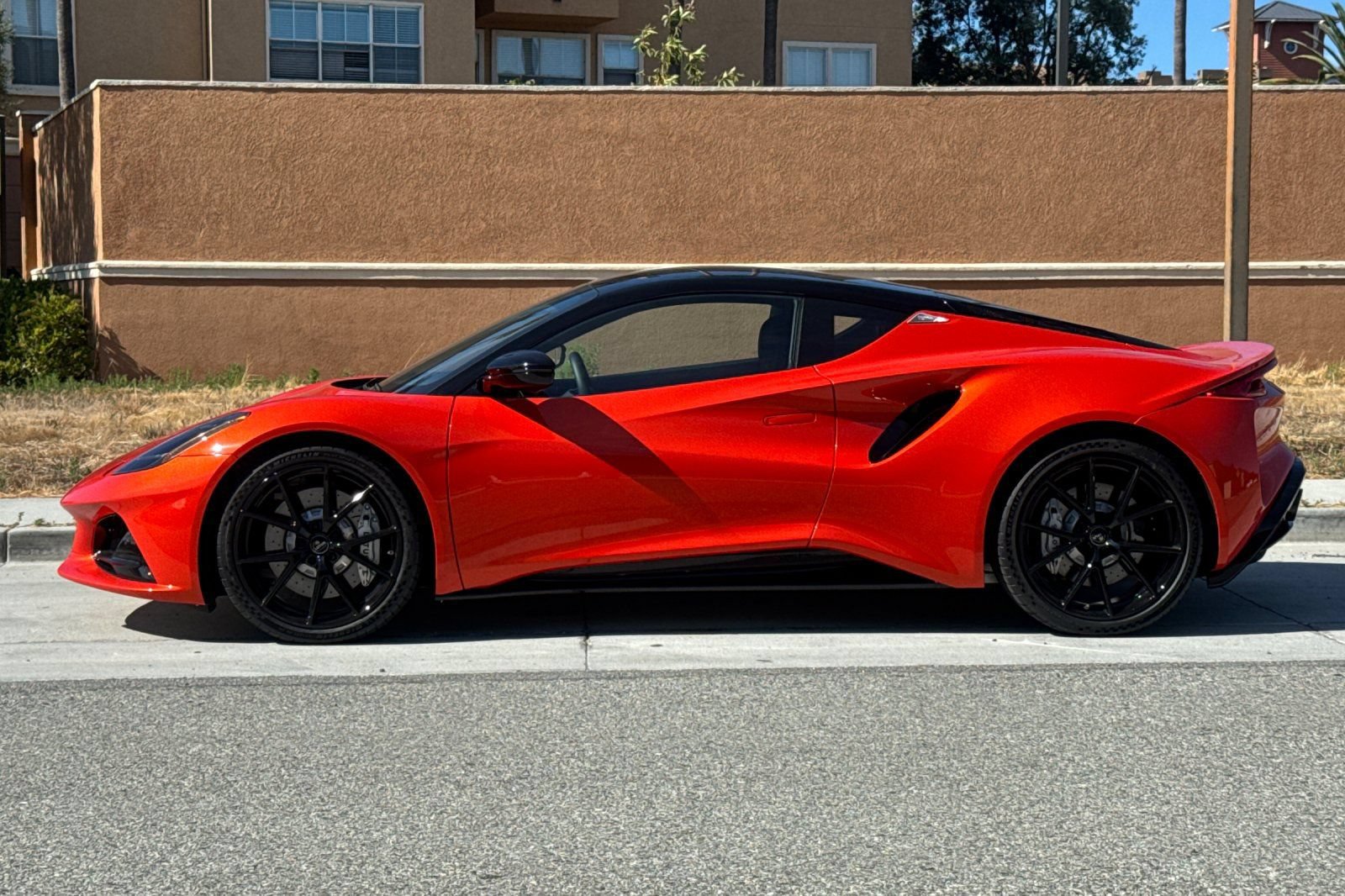 Used 2025 Lotus Emira RWD image 7