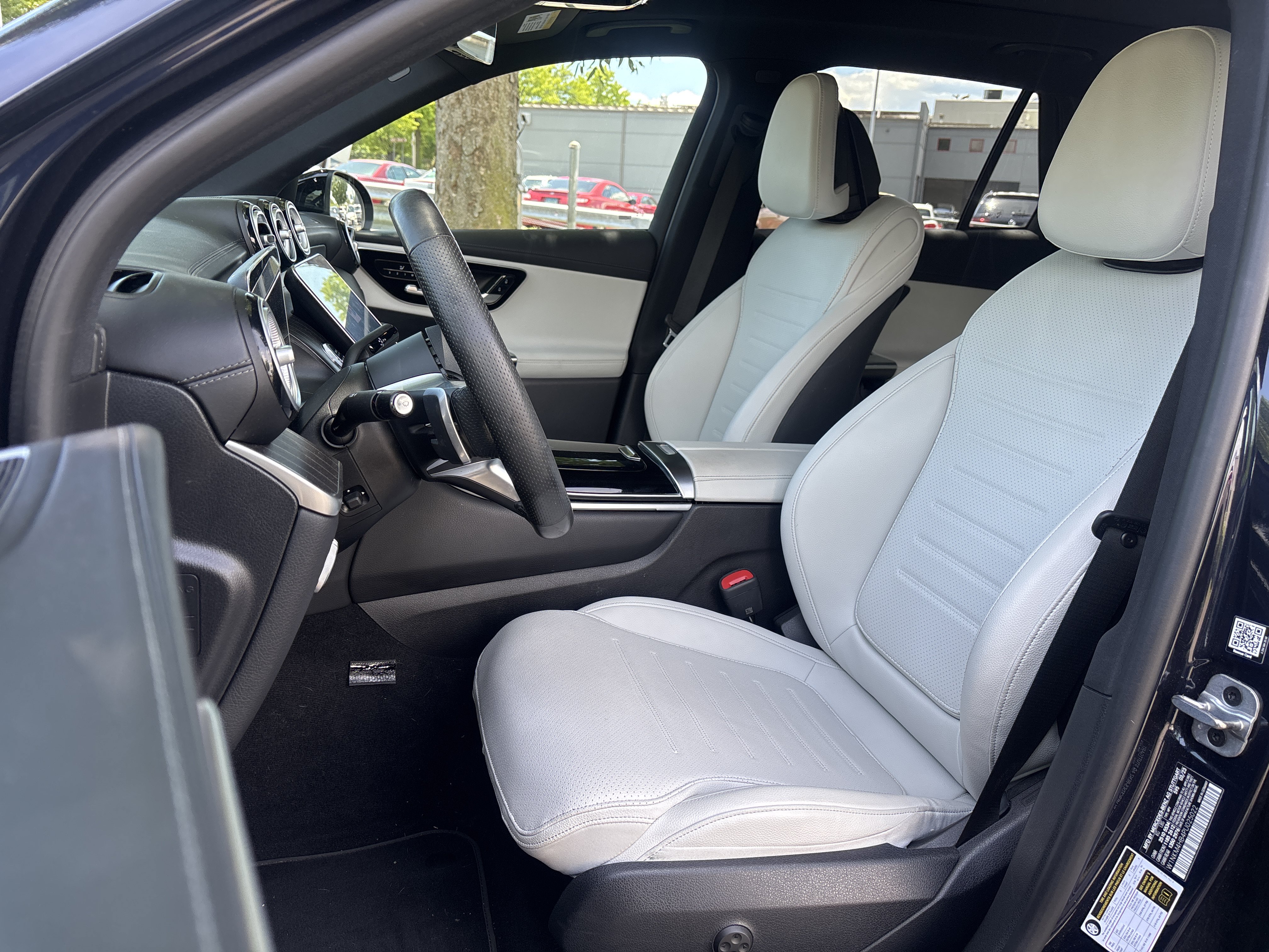 Used 2023 Mercedes-Benz GLC 300 4MATIC image 25