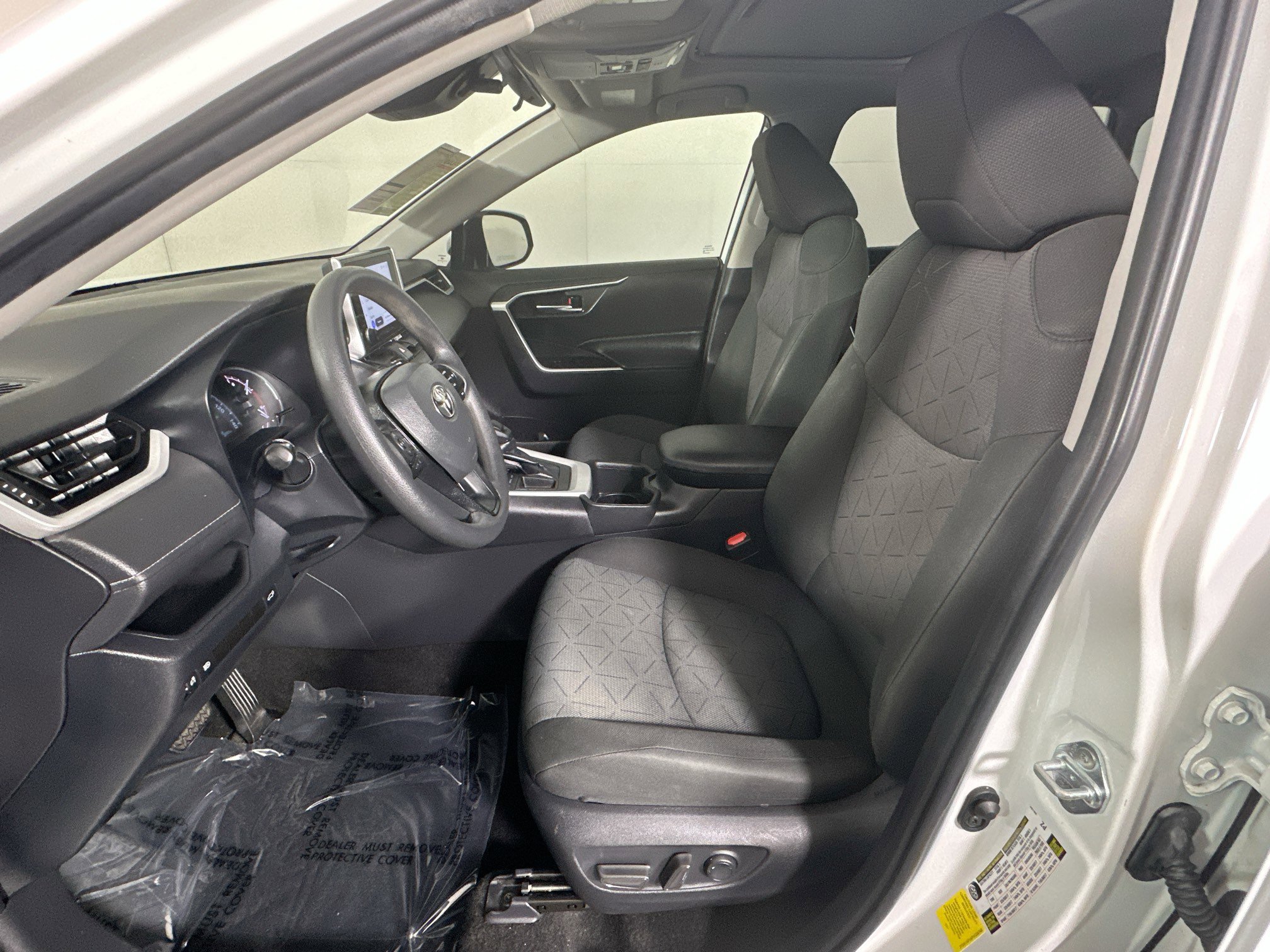 Used 2023 Toyota RAV4 XLE image 12