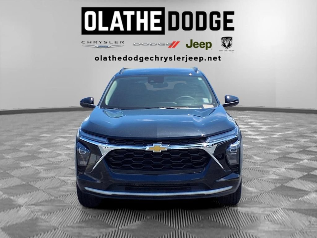 Used 2025 Chevrolet Trax LT FWD image 30