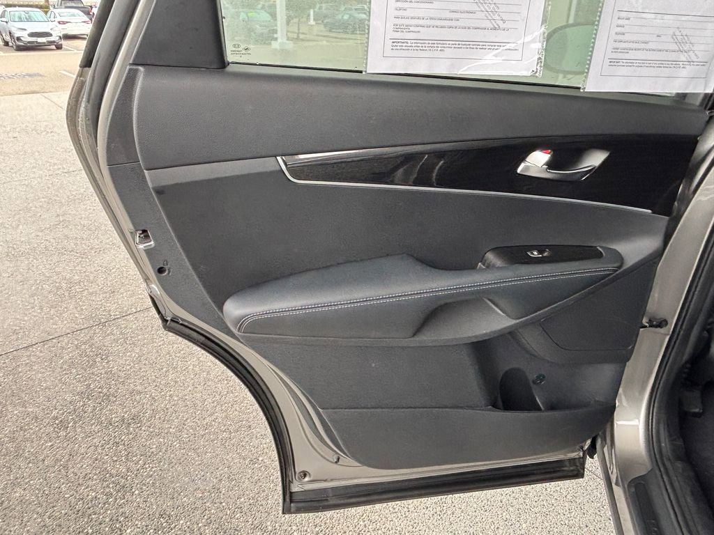 Used 2019 Kia Sorento LX image 28