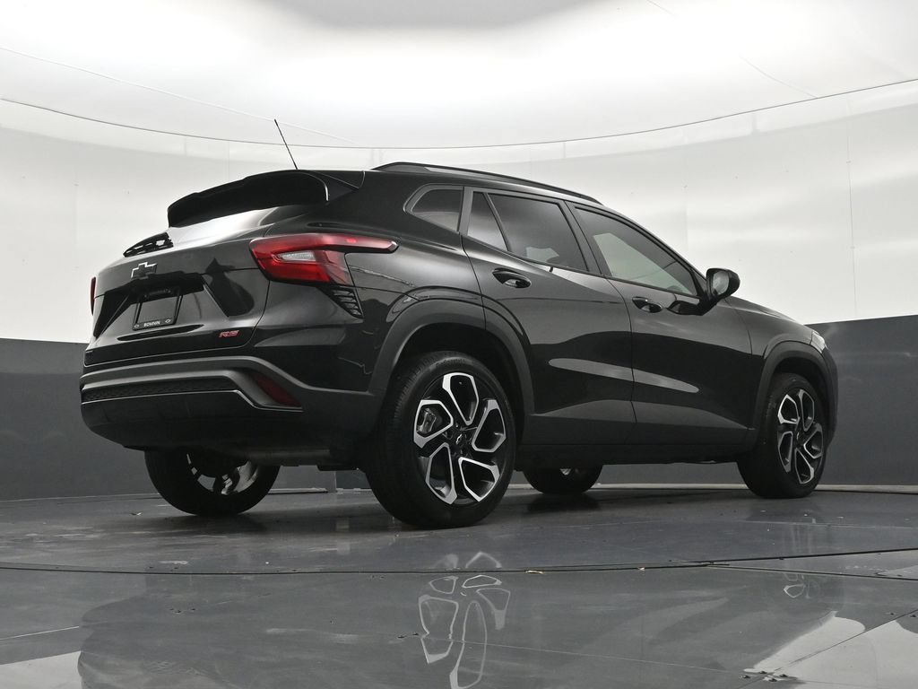Used 2025 Chevrolet Trax RS FWD image 27