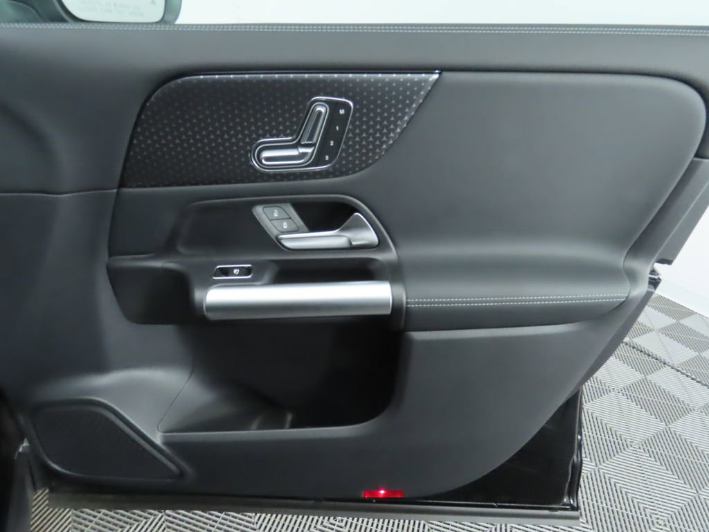 Certified 2025 Mercedes-Benz GLA 250 image 25